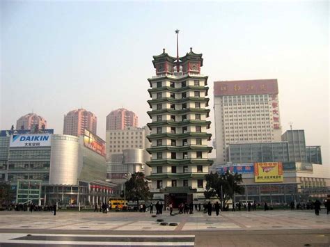  Zhengzhou Erqi Memorial Tower: Tarihin İzlerini Taşıyan Devrimci Bir Sembol!