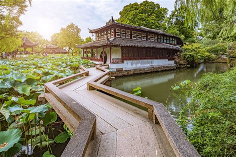 Suzhou Zhuangyuan Garden'ın Büyüleyici Manzaralarını ve Tarihi Mimarisini Keşfedin!