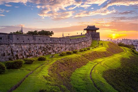 Hwaseong Fortress: Keşfedilmeyi Bekleyen Gizemli Bir Tarih!