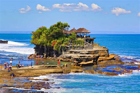  Quaint Kuta Beach: Discover the Vibrant Soul of Bali!